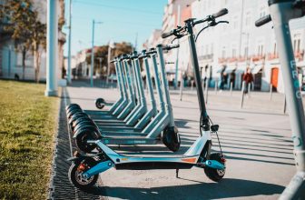 Abonnement elektrische scooter VS.  Verhuur